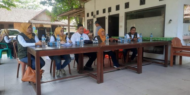 DISEMINASI KETERSEDIAAN SARANA USAHA NELAYAN, DINAS PERIKANAN SERAHKAN BANTUAN