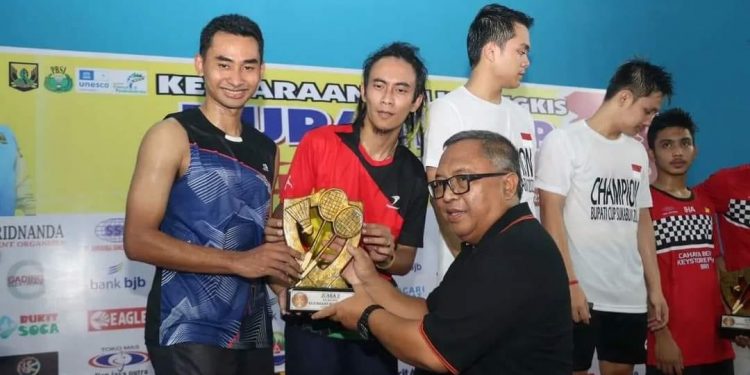 H. Marwan Hamami Tutup Tournamen Bulutangkis Bupati Cup 2022