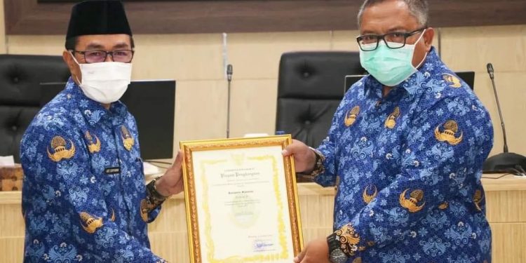 Pada Rapat Dinas, Bupati Sukabumi Terima Beberapa Penghargaan