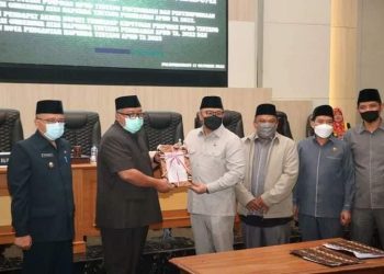 Rapat Paripurna DPRD Sukabumi, Bupati Sampaikan  Hasil Evaluasi Gubernur  Tentang Evaluasi Raperda  Perubahan APBD Tahun Anggaran 2022