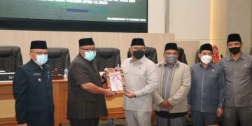 Rapat Paripurna DPRD Sukabumi, Bupati Sampaikan  Hasil Evaluasi Gubernur  Tentang Evaluasi Raperda  Perubahan APBD Tahun Anggaran 2022
