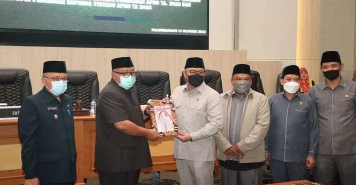 Rapat Paripurna DPRD Sukabumi, Bupati Sampaikan  Hasil Evaluasi Gubernur  Tentang Evaluasi Raperda  Perubahan APBD Tahun Anggaran 2022