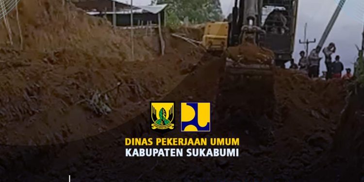 Dinas PU Kabupaten Sukabumi Turunkan 2  Ekskavator Keruk Material Longsor di  Desa Pasir Datar Indah