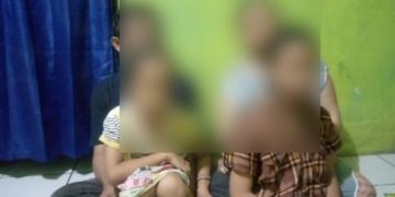Kapolsek Cibadak Kirim Paket Sembako pada Keluarga Siswi SD yang Pingsan Saat Upacara