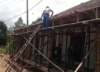 Rusak Parah dan Sudah Tidak layak pakai, Warga Gotong Royong Renovasi Mesjid
