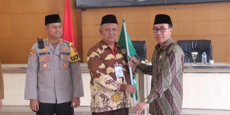 Sekda  Lepas Rombongan  Muktamar Muhammadiyah dan Ayshiyah Kabupaten Sukabumi  ke Surakarta