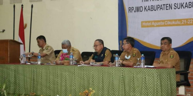 WABUP BUKA DISEMINASI KEPBUP TIM AKSELERASI PROYEK PRIORITAS RPJMD 2021-2026