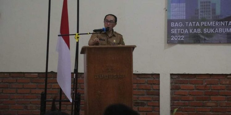 SEKDA ADE SURYAMAN BUKA BIMTEK DESK PENYUSUNAN INDIKATOR KINERJA KUNCI LPPD 2022