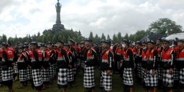 Pecalang Ikuti Apel dalam Rangka Pengamanan Konferensi Tingkat Tinggi (KTT) G20 di Denpasar, Bali