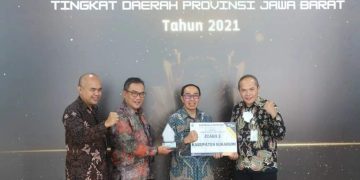 PEMKAB SUKABUMI RAIH PENGHARGAAN JAMINAN SOSIAL KETENAGAKERJAAN PARITRANA AWARD 2021