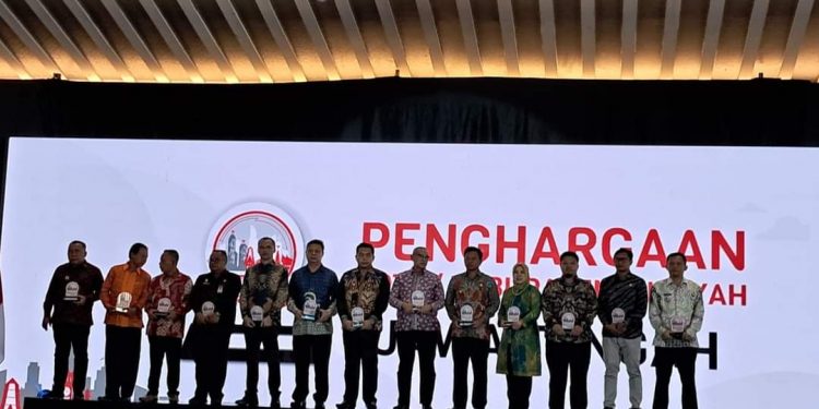 SUKSES SUSUN MASTERPLAN, PEMKAB SUKABUMI RAIH PENGHARGAAN SMART CITY 2022