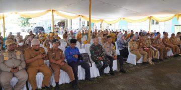 BUPATI MINTA CAMAT DAN LURAH LAKUKAN YANG TERBAIK DALAM MENGIMPLEMENTASIKAN KEBIJAKAN PEMBANGUNAN