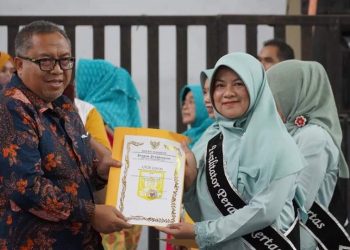 1000 PESERTA PROGRAM PERAHU KERTAS DIKUKUHKAN BUPATI SUKABUMI