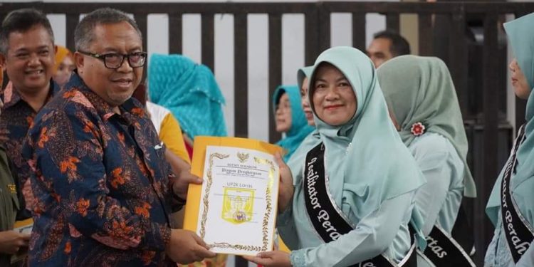 1000 PESERTA PROGRAM PERAHU KERTAS DIKUKUHKAN BUPATI SUKABUMI