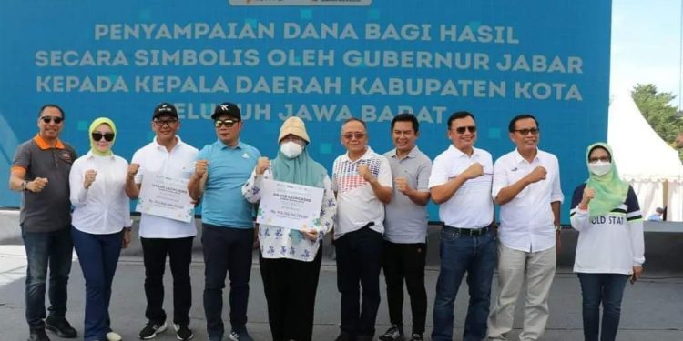 GUBERNUR JABAR DAN KEPALA DAERAH TANDATANGANI KERJASAMA INTEGRASI DATA LAYANAN PUBLIK