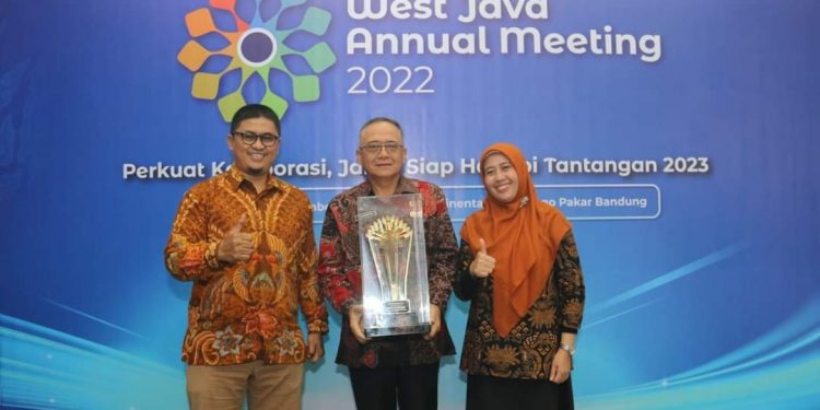Pemkab Sukabumi Mendapatkan Penghargaan PINUNJUL dari Gubernur Ridwan Kamil