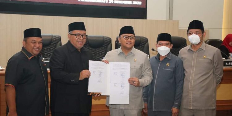 Bupati Sukabumi H. Marwan Hamami Tetapkan Raperda  Pengelolaan Perikanan