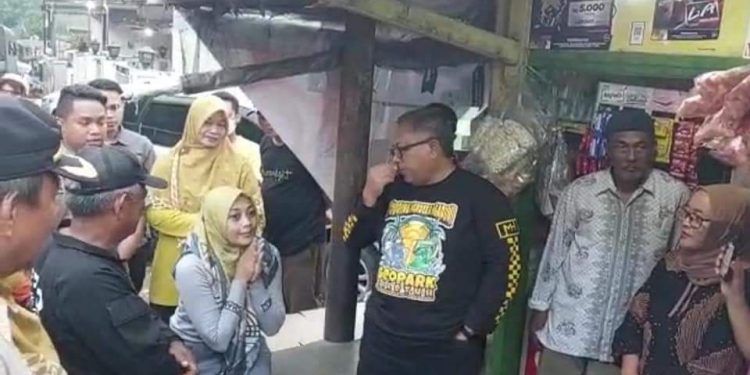 Tinjau Pergerakan Tanah di Pasirsuren Palabuhanratu , Bupati Instruksikan Jajaran Bergerak Cepat