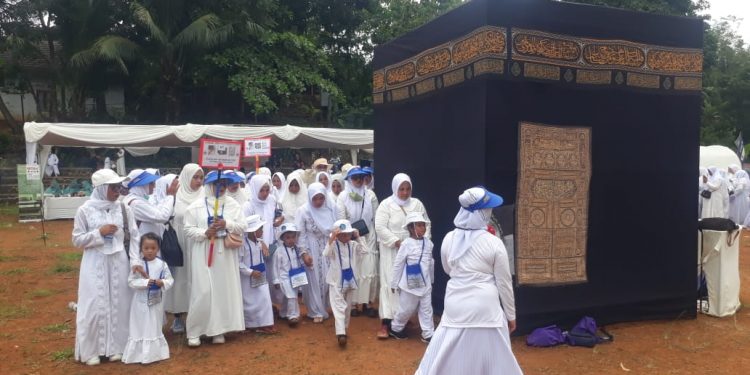 Diikuti 57 Lembaga, Himpaudi Kecamatan Ciemas Laksanakan Kegiatan Peragaan manasik Haji