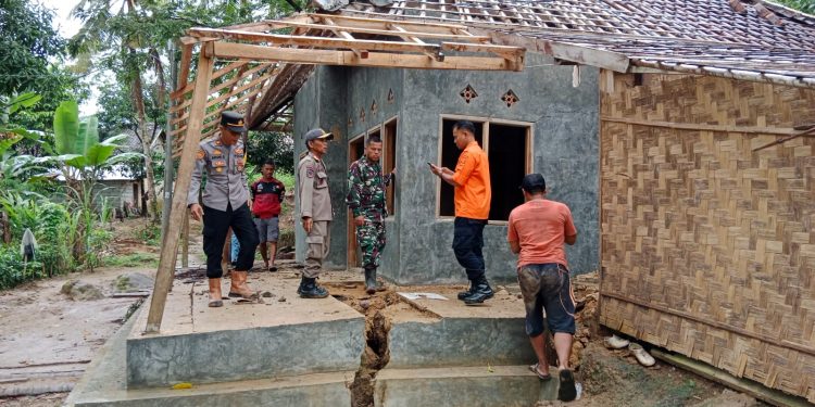 Pergerakan Tanah di Ciemas, 2 Rumah mengalami Kerusakan
