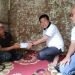Kadisdik Kabupaten Sukabumi M.Solihin Salurkan Bantuan bagi 2 Siswa SDN Ciparay Jampangkulon