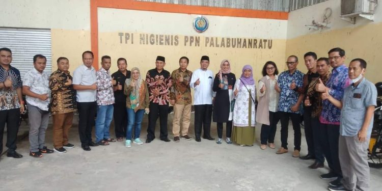 KUNKER DPRD DAN DKP PROV BANTEN, KADISKAN SUKABUMI PAPARKAN PENGELOLAAN TPI HIGIENIS