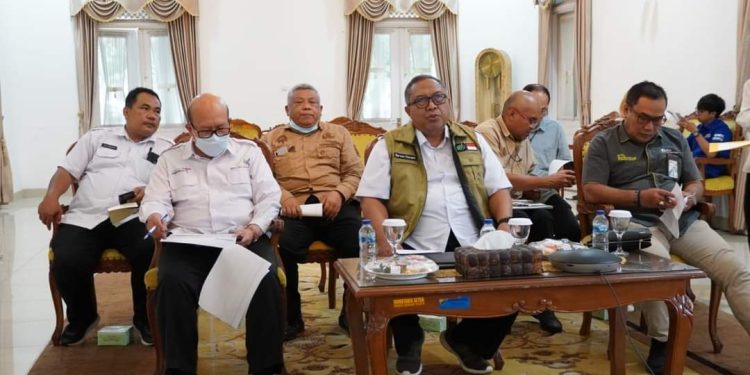 BUPATI PAPARKAN INOVASI PERLINDUNGAN PEKERJA KEPADA TIM PENILAI PARITRANA AWARD TINGKAT JABAR