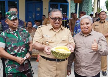 FESTIVAL DURIAN DAN PASAR LEUWEUNG, BUPATI  :  PENGEMBANGAN PERTANIAN DUKUNG PERCEPATAN PEMBANGUNAN DAERAH