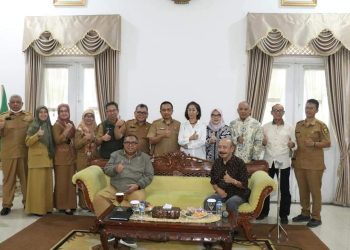 BUPATI TERIMA AUDIENSI PT BUNNAKAN KERTAANGSANA BAHAS RENCANA INVESTASI SAPI PERAH