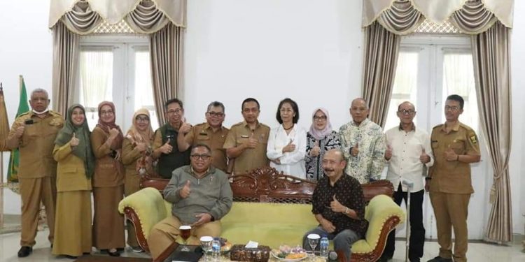 BUPATI TERIMA AUDIENSI PT BUNNAKAN KERTAANGSANA BAHAS RENCANA INVESTASI SAPI PERAH