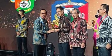 PEMKAB SUKABUMI MENERIMA PENGHARGAAN UHC AWARD TAHUN 2023 DARI KEMENKO PMK REPUBLIK INDONESIA
