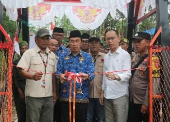 Sekda Ade Suryaman Resmikan Jembatan Impian  Kampung Cilele