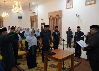 PELANTIKAN PENGAWAS DAN KEPALA SEKOLAH, BUPATI MINTA KINERJA BAIK UNTUK TINGKATKAN SDM