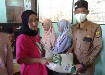 Pemdes Cihaur Kecamatan Simpenan, Salurkan Bantuan Beras bagi 1300 KPM