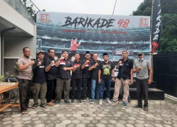 DPN Barikade 98 Berbagi Keberkahan Ramadhan 1444 H dengan Bagikan Ratusan  Paket Sembako