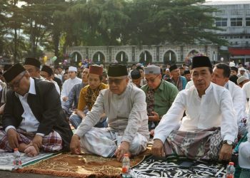 SHOLAT IDUL FITRI 1444 H, BUPATI MINTA JAJARANNYA TETAP SIAGA MEMBERIKAN LAYANAN TERBAIK