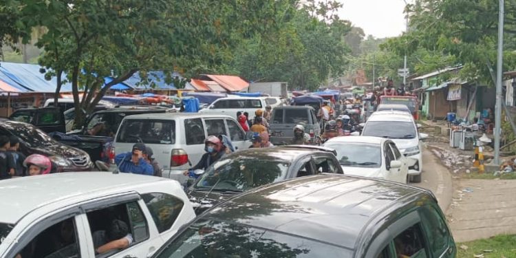 Tim Monitoring Dinas PU Kabupaten Sukabumi Siaga Pantau Wisatawan di Jalur Menuju Pantai Minajaya