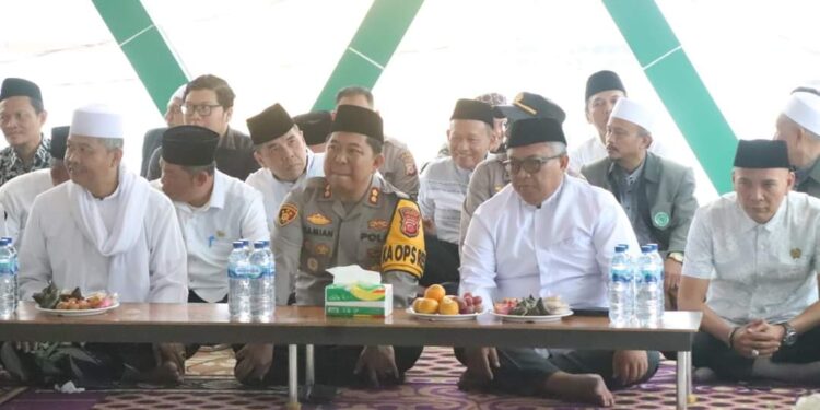 Bupati Sukabumi Hadiri  Tafaqquh Fiddin / Bahtsul Masail dan Pengukuhan Pengurus Gedung Islamic Centre Cicurug