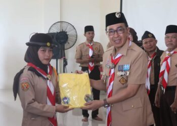 H. ADE SURYAMAN LEPAS KONTINGEN PRAMUKA KAB SUKABUMI UNTUK MENGIKUTI GEMA TUNAS III TINGKAT JABAR