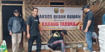 Karang Taruna Desa Mekarjaya Bedah Rumah Warga Kurang Mampu