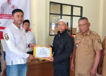 Peringati HUT Karang Taruna ke-64, Karang Taruna Ciemas Salurkan Bantuan Sosial
