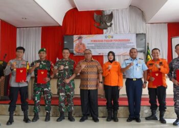 UNSUR SAR GABUNGAN KABUPATEN SUKABUMI MENDAPAT PENGHARGAAN DARI BASARNAS