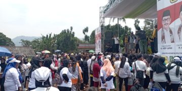 Paslon no 2 Asep Japar-Andreas Disambut Ratusan Warga Cireunghas dalam Acara Jalan Santai