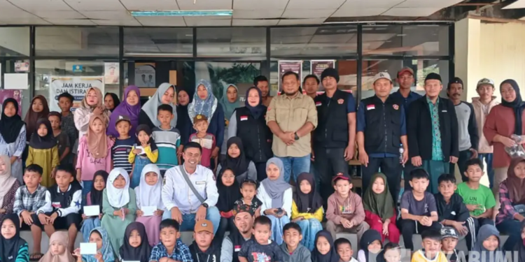 Santuni Puluhan Anak Yatim di Ciemas, Taopik Guntur Penuhi Janji Nazar sebagai Anggota DPRD Sukabum