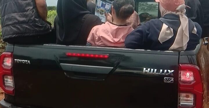 Momen Menyentuh: Cawabup Sukabumi H. Andreas Rela Naik Ojek Demi Warga