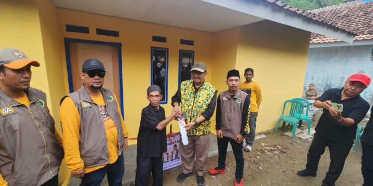 15 Tahun Menunggu, Guru Ngaji Sukabumi Akhirnya Punya Rumah Layak Huni Berkat Asep Japar