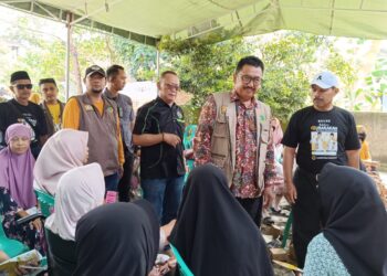 Asep Japar Jadi Petugas Pendaftaran Pengobatan Gratis di Simpenan