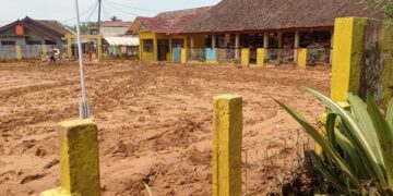 Butuh Alat Berat untuk Atasi Material Lumpur Pascabanjir dan Longsor di Desa Ciemas