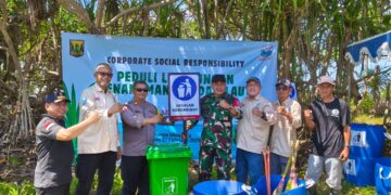 Lestarikan Pesisir Pantai Minajaya, Pokdarwis dan PT BSM Tanam 2000 Pohon Pandan