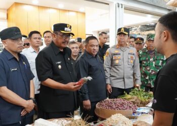 Ketua DPRD Sukabumi dan Bupati Asep Japar Monitoring Pasar Semi Modern Palabuhanratu